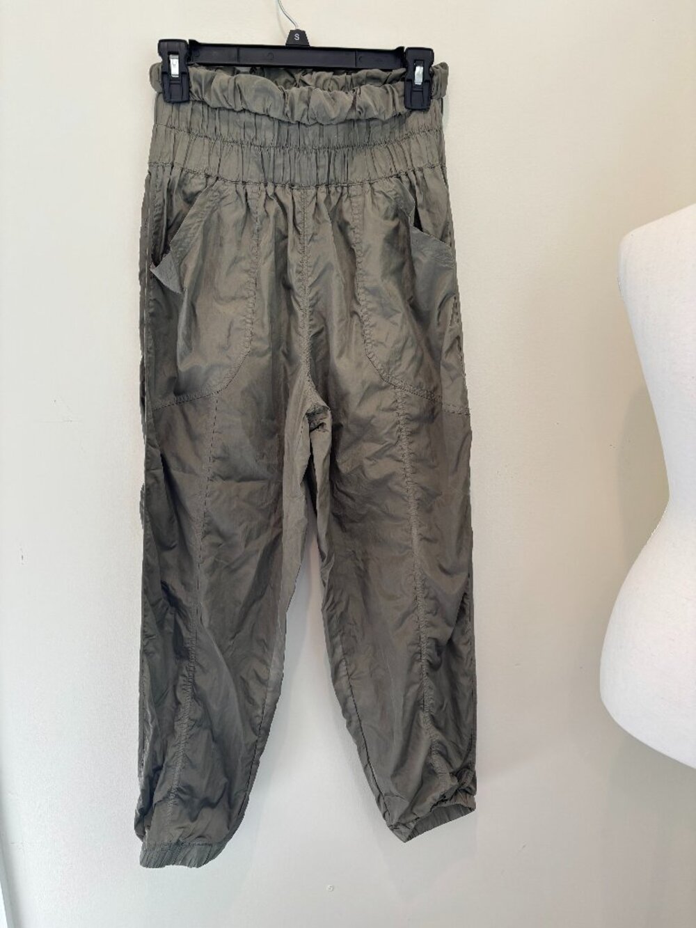 Fp‎ Movement by Free People Army Green Jogger Wind Pants in Size M